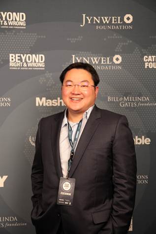 Mr. Jho Low at the 2014 Mashable Social Good Summit following his remarks where he outlined Jynwel Charitable Foundation’s approach to philanthropy and pledged support, through the Foundation, to the newly-launched #WeAreHere campaign.